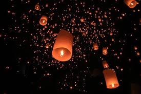 Fliegende Lampions Himmelslaternen Skylantern Flying Lampion Festbinden Und Im Himmel Schweben Lasse Himmelslaterne Lampions Bilder