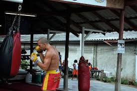 Pertama adalah banyaknya kosakata yang diserap dari bahasa inggris ketika digunakan dalam percakapan. Punching Bag Definisi Punching Bag Dalam Kamus Corsica