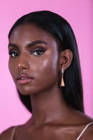 The Definition Of Stunning Face Paint In 2019 Dark Skin Makeup Ebony Beauty Glowy Makeup