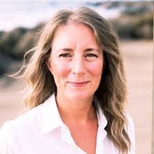 Heather Simard's Instagram, Twitter & Facebook