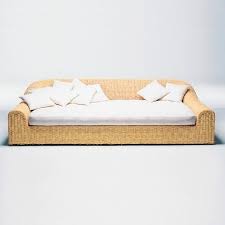 Couch is covered in a linen color polyester fabric. Modernes Sofa Fred Astaire Lambert Aus Korbweide 3 Platze Gelb