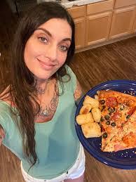 Brenda Ogg's Instagram, Twitter & Facebook