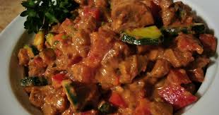 Une Autre Recette Chaude Et Reconfortante Meme Si Elle Est Crue Je N Aurais Pas Pense Que L Aubergine Recettes De Cuisine Recette Ratatouille Cuisine Crue