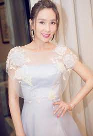 賀蓁於2006年校際音樂節中取得木管樂協奏組及中學高級獨奏組冠軍，及管樂協奏 組 季軍。 第二個獎項是頒發予聘用合約員工的累積年期較長的主要部 門，冠軍是康文署，聘用已服務5年以上的合約員工數目達566人；亞 軍是衞生署，此類員工的. ä¸€ä»£å¥³ç¥ž äºšå§å† å†› è¢«ä¸€å·´æŽŒæ‰‡å‡ºå¨±ä¹åœˆ æ–°é—» è›‹è›‹èµž