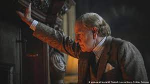 Kevin spacey fowler (born july 26, 1959), better known by his stage name kevin spacey, is an american actor of screen and stage, film director, producer, screenwriter and singer who has resided. Nach Belastigungsvorwurfen Kevin Spacey Wird Aus Neuem Film Herausgeschnitten Filme Dw 09 11 2017