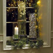 20 Beautiful Window Sill Decorating Ideas For Christmas And New Years Eve Party Christmas Window Decorations Christmas Decorations Indoor Christmas Decorations
