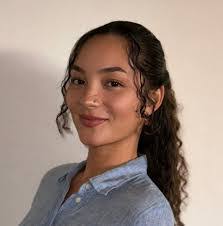 Michelle Dew's Instagram, Twitter & Facebook