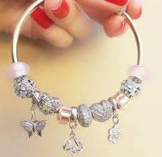 Džiaugiamės, kad pasirinkote papuošalus, kurie primins ypatingus gyvenimo momentus. Pulseira Pandora Delicada Rose 2 Pulseira De Berloques No Elo7 Bia Theodoro Joias 11a7b98