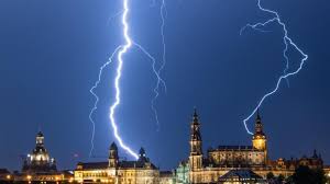 Er ging jedoch unplanmäßig zu ende. Wetter Aktuell Im Juni 2019 Unwetterchaos Uberflutungen Und Mindestens 21 Verletzte Durch Umgerissene Baume News De