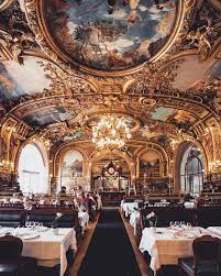 This Restaurant Inside a Parisian Train Station Feels Like a Luxury Railcar