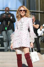 Dion dropped courage, lying down and imperfections from her courage album to be released november 15. Celine Dion Sublime Avec Des Cheveux Courts Pour Le Elle Photos