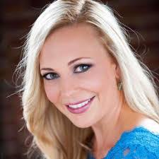 Mary Evers's Instagram, Twitter & Facebook