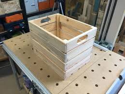 Caisse Bois Palette Creation D Une Caisse En Bois De Palette La Caisse Peut Servir De Rangement Ou De Bi Boite De Rangement Bois Caisse Bois Caisse Rangement