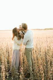 Family S Picnic Photos In The Countryside Of Indiana Violet Short Outdoor Family Photos Family Photos With Baby Family Picnic Photoshoot