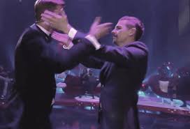 Und so gingen die ewigen kontrahenten vor laufender kamera auf tuchfühlung, um ihre solidarität auszudrücken. We Love To Entertain You