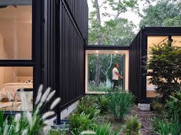 Learn more about the benefits and features of our shipping container homes. Mb Architecture Stacks Shipping Containers To Form Amagansett Holiday Home