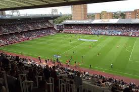 Whatever your view, west ham's olympic stadium deal has got people talking. Fussballspiel West Ham United Im Upton Park Football Club 2021 London Tiefpreisgarantie