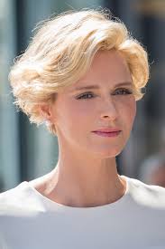 Weinig royals hebben zoveel verschillende kapsels gehad. Kapsels En Haarverzorging Veelzijdig Kort Blond Kapsel De Looks Van Prinses Charlene Van Monaco