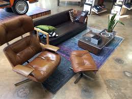 Speaker Table Vintage Rustic And Modern This Is A Setup At Urban Outfitters Check Out That Coffee Table Made Out Of Vinta Speaker Table Home Coffee Table