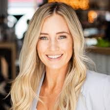 Aimee Squires's Instagram, Twitter & Facebook