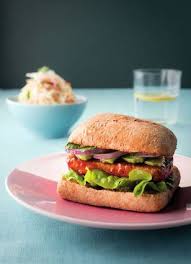Recette De Burger Vegetarien Au Tofu Recette Burger Vegetarien Recette Plat Vegetarien Recettes De Cuisine Illustrees