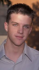 Zo zien de mannen uit de Olsen Twins-films er nu uit