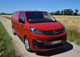 Obtenez le détail des données constructeur pour un achat ou vente en toute confiance. Essai Opel Vivaro 2019 Une Valeur Sure