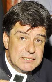 Alegre rajó a ingenieros y ubicó a operadores, acusa exviceministro