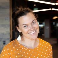 500+ “Caroline Wells” โพรไฟล์