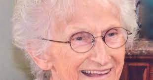 Sonja Compton's Instagram, Twitter & Facebook