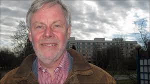 Persson blir stolsgranne med Åkesson