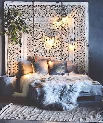 Creez Un Style Boheme Dans Votre Chambre Doux Simple Confortable Et Invitant Au Reve Et Au Repos Le Style Boh En 2020 Idee Deco Decoration Chambre Deco Chambre