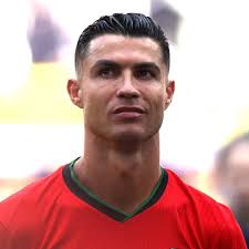 Who is better between Vinicius Jr and Kvaratskhelia?