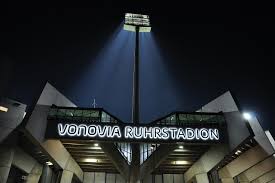 Noch ein #vonoviaquiz haben wir für euch vorbereitet: File Vonovia Ruhrstadion 2016 Night Jpg Wikimedia Commons