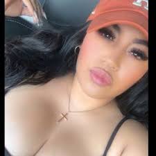 G 🖤 (@vanessaag05)