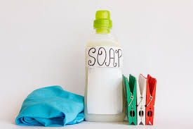 Il detersivo per bucato e per la casa da preparare col sapone alga. Come Fare In Casa Il Detersivo Per La Lavatrice