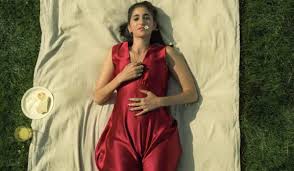 Lisbona entra nella banca di spagna e si riunisce con la banda. La Casa Di Carta Perche Nairobi E Berlino Sono Il Cuore Della Banda