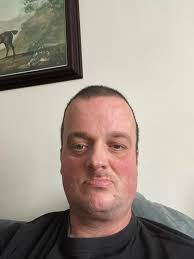 56 single and living in Bristol any nice genuine ladies want to chat?