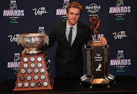 Sidney crosby, auston matthews, connor mcdavid named ted lindsay award finalists. Connor Mcdavid Nominated For The Ted Lindsay Award