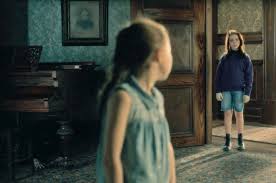 Here Are All Of The Hidden Ghosts You Missed In Terrifying Haunting Of Hill House That S Making People Pass Out Vt House On A Hill Hills Haunting