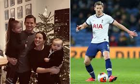 Voorstelling run baby run, regie = sophie de vries. Tottenham S Jan Vertonghen Reveals His Terror Over Machete Raid On His Family Home Daily Mail Online