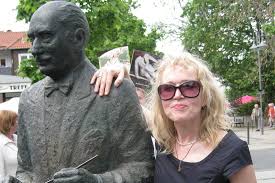 Check spelling or type a new query. 2011 Annette Humpe Paul Lincke Ring E V