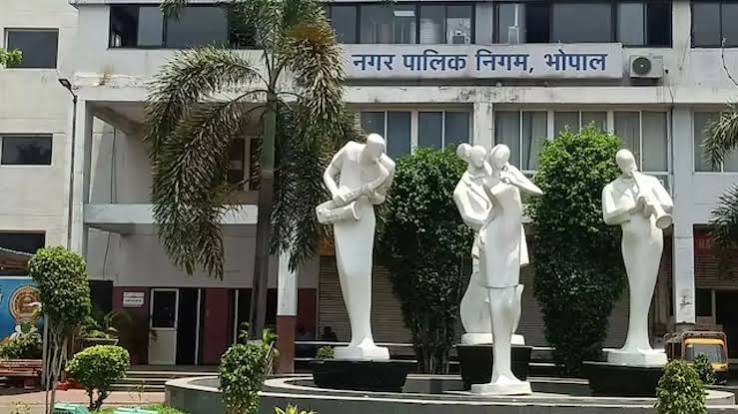 भोपाल नगर निगम की 'गोलमाल' जांच रिपोर्ट पर सवाल, जनता के स्वास्थ्य से खिलवाड़ का आरोप - questions raised over bhopal municipal corporation s dubious investigation report allegations of ...