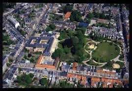 Archives départementales en ligne est un annuaire qui a pour vocation de faciliter l'accès aux sites d'archives départementales en ligne. Amiens Vue Aerienne Les Archives Departementales De La Somme Et La Drac Ancien Couvent De La
