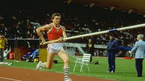 The first world record in the men's pole vault was recognised by the international association of athletics federations in 1912. The Man Who Broke The World Record For Pole Vaulting 35 Different Times Mental Floss