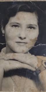 Pls enhance this photo and turn it into a colored one. Thanks a lot.