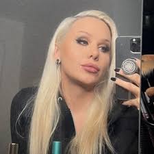 Michaela Bradley (@DreamingAlyce)