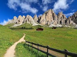 L'italie est structurée par deux grandes chaînes de montagnes que sont les alpes et les apennins et c'est un endroit paradisiaque pour les amateurs d'alpinisme et de ski de montagne. Vacances A La Montagne En Italie