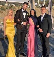 Manele aprilie 2020 carmen de la salciua, nicolae guta, florin salam. Nasii Lui Carmen De La SÄƒlciua Si Ai Lui CuliÅ£Äƒ Sterp ReacÅ£ie DupÄƒ Ce S Au ImpÄƒcat Finii Nostri Spynews Ro