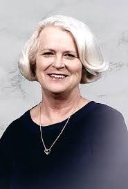 Anne Mayle's Instagram, Twitter & Facebook